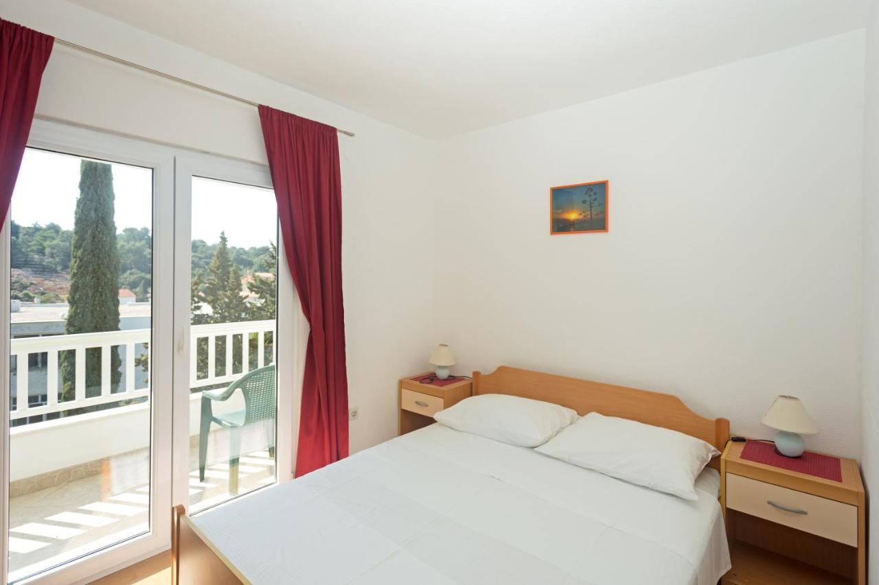 Apartments Dora Hvar Town Bagian luar foto