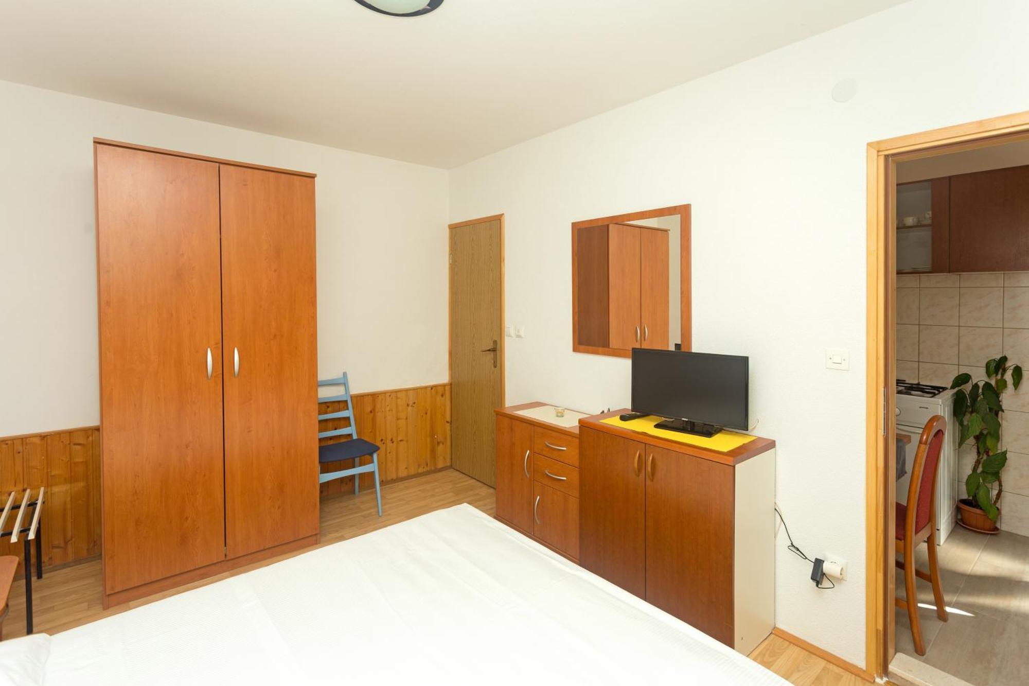 Apartments Dora Hvar Town Bagian luar foto