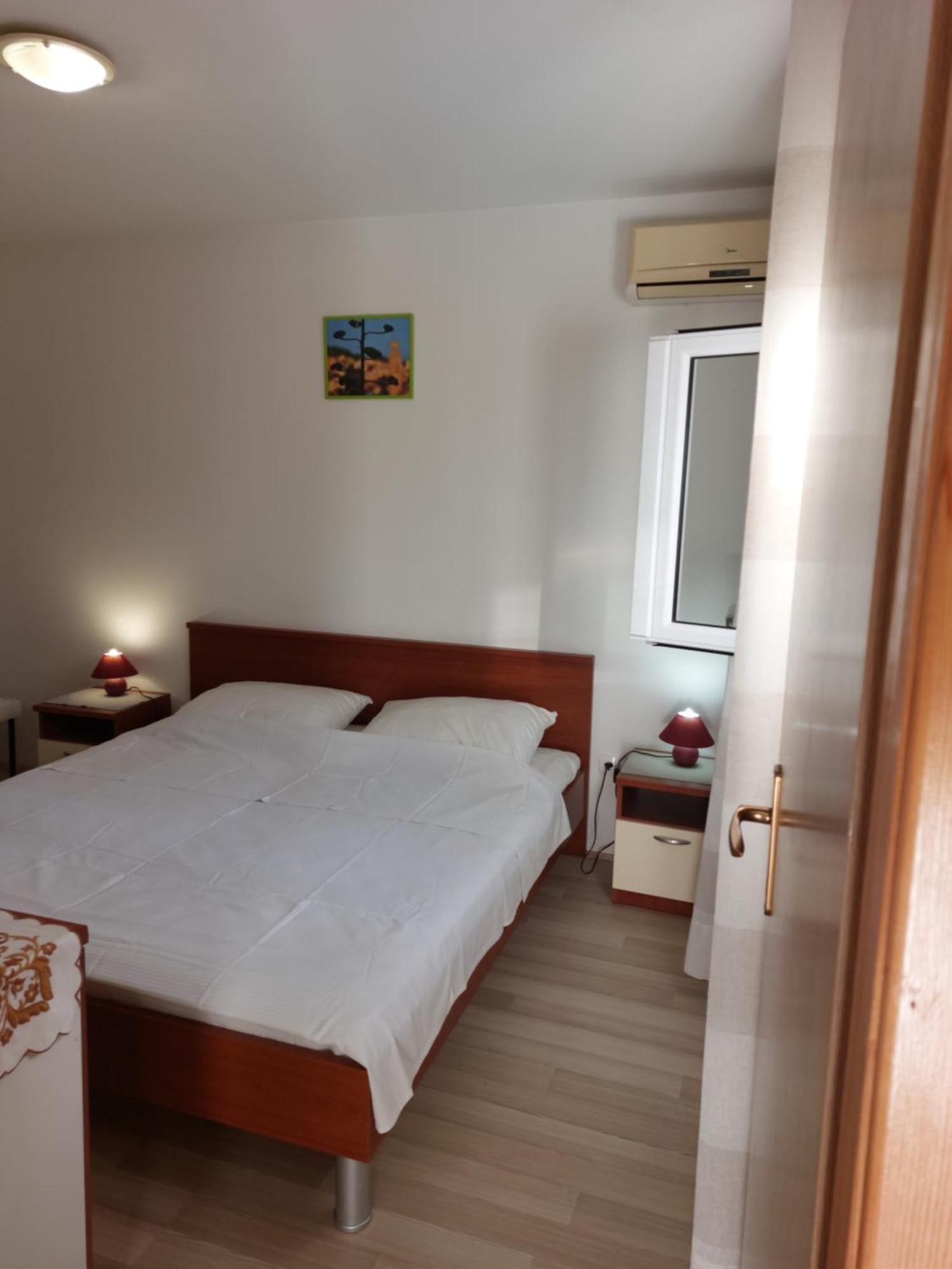 Apartments Dora Hvar Town Bagian luar foto